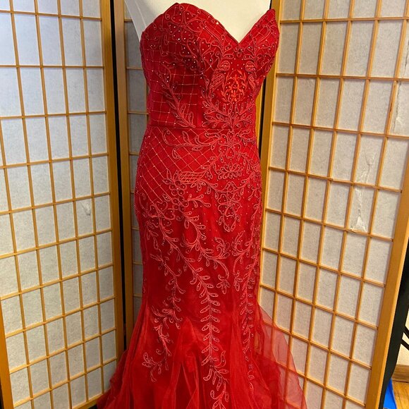 Gorgeous Red Dress - Picture 2 of 4